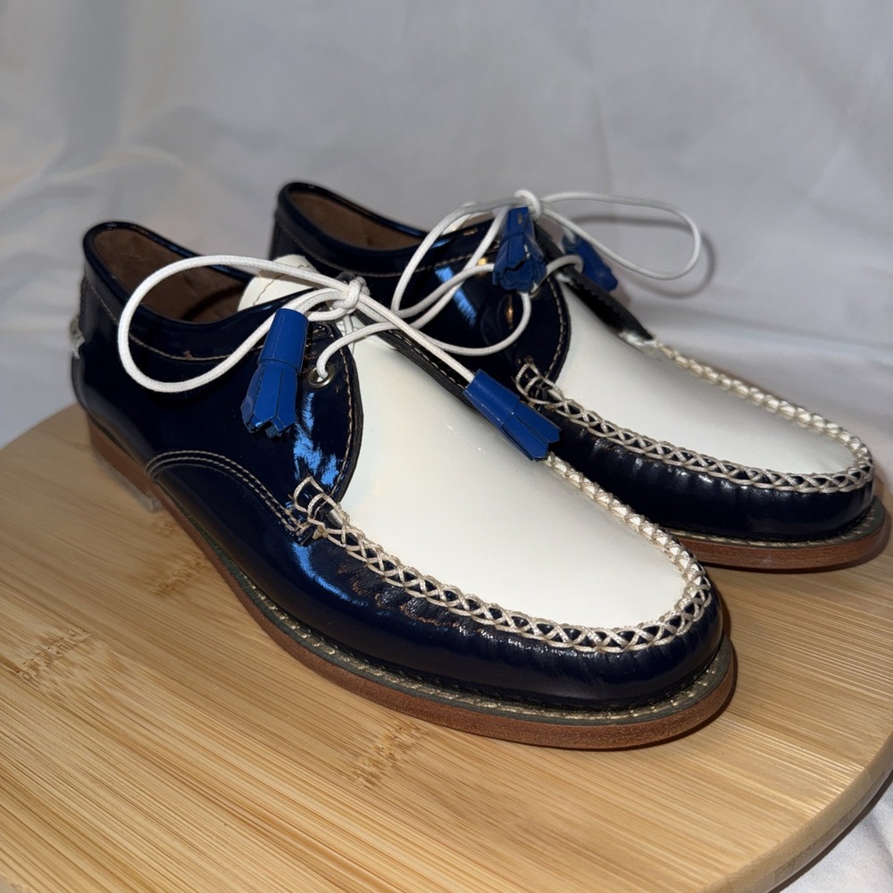 G.H. Bass & Co. Weejuns Women's Navy White Leather Boat Shoes Size 8 View 2